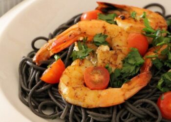 Spaghetti à l’encre de seiche, crevettes sautées #LGDK