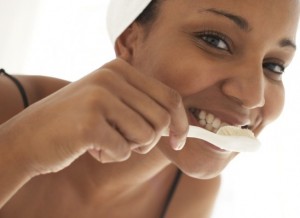 femme-brosse-dentsr_0