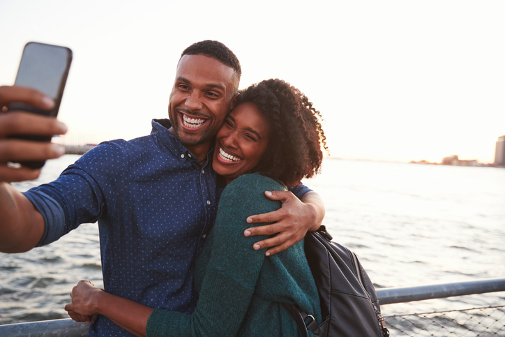 [Couple] Afficher son partenaire sur les réseaux sociaux: Pour ou Contre?
